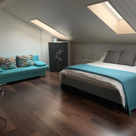 아파트 Miranda, Modern Duplex, Garden, Swimming Pool, Parking 로손